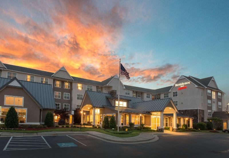 Residence Inn By Marriott Fayetteville Cross Creek Exterior photo